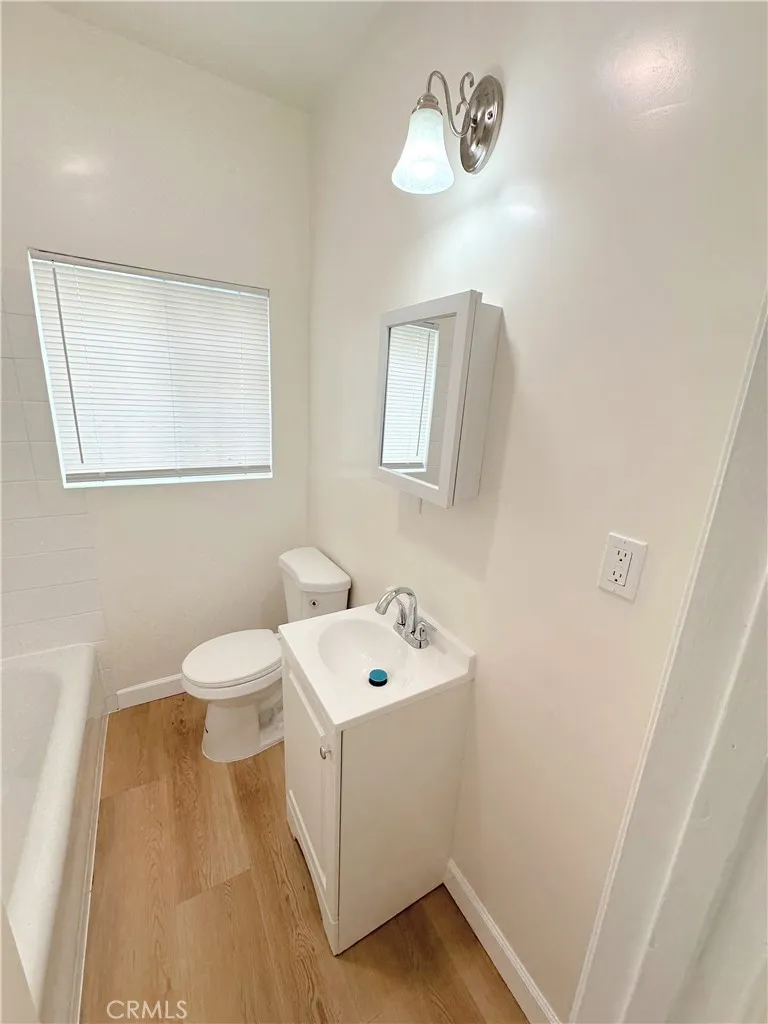 1528 N Alexandria, Los Angeles, California 90027 home-pic-16